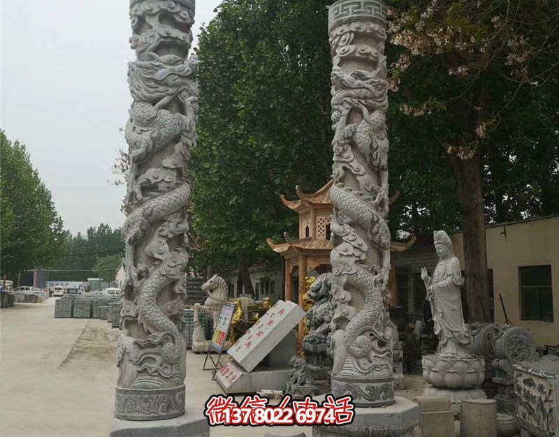 龍柱石雕，裝點寺廟門前