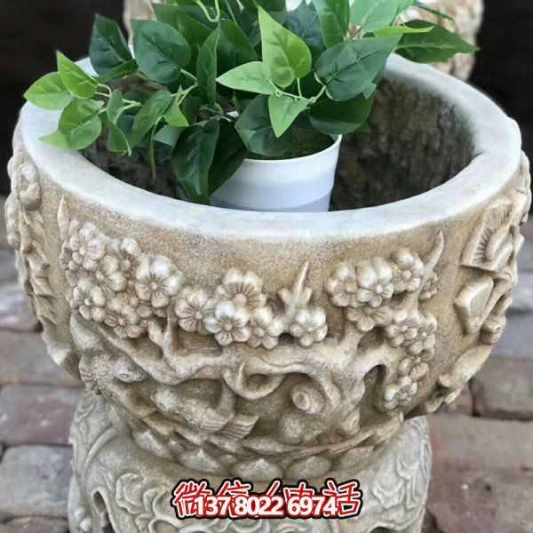 精美藝術石雕花盆，讓繁復多彩的花紋與浮雕結合，打造出精美的大理石雕塑