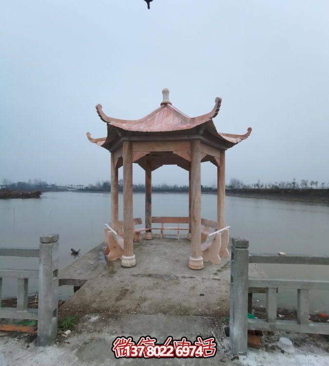 河邊大理石涼亭雕塑，欣賞晚霞紅