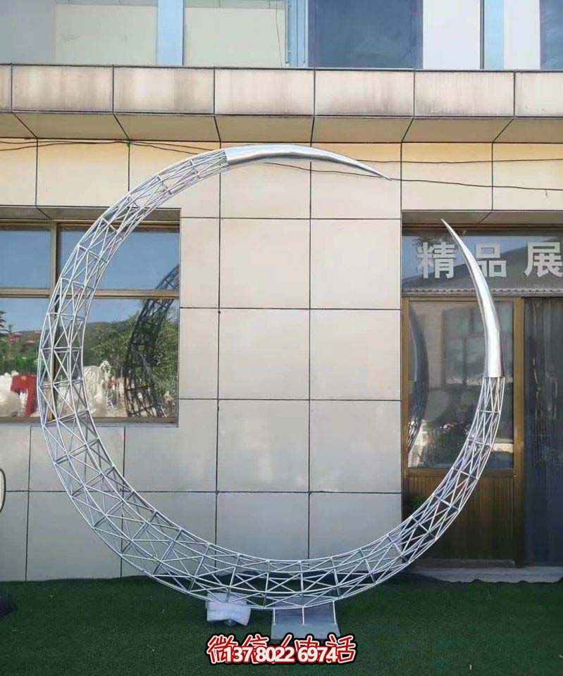 精致月亮雕塑，為您的別墅庭院增添美感