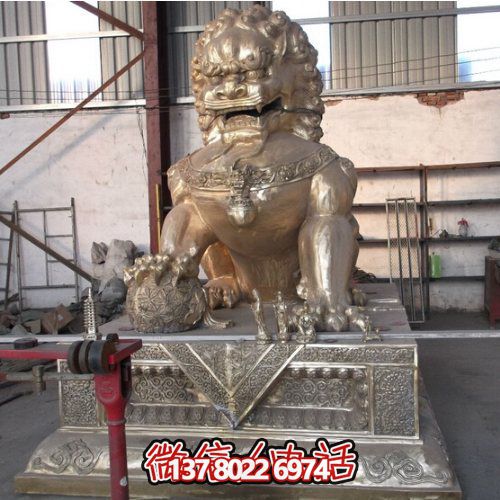仿古銅噴金獅子雕塑，玻璃鋼大型戶外裝飾