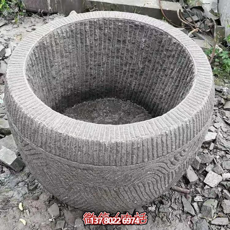 古老石槽，精致圓形養(yǎng)魚水缸