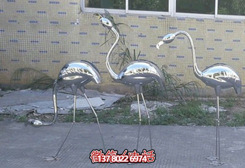 不銹鋼火烈鳥雕塑，完美擺放于室內外庭院