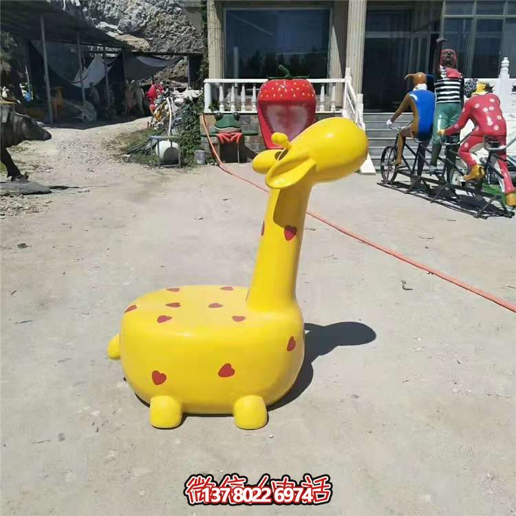 玻璃鋼長頸鹿擺件，安全可靠、適用于多種場景