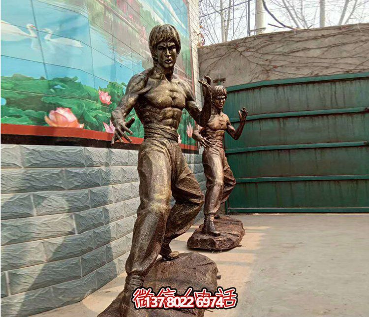 “李小龍雕塑從電影院到廣場，功夫明星永存”